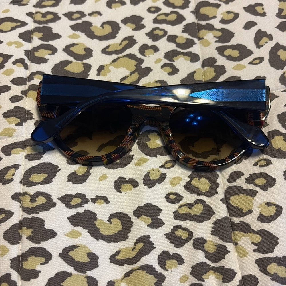 brown and blue sunglasses - Picture 2 of 4